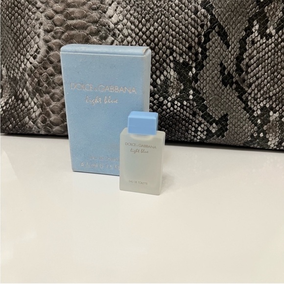 Dolce & Cabbana light blue mini eau de toilette perfume. 0.15 fl.oz./4.5ml. New. - Picture 2 of 3